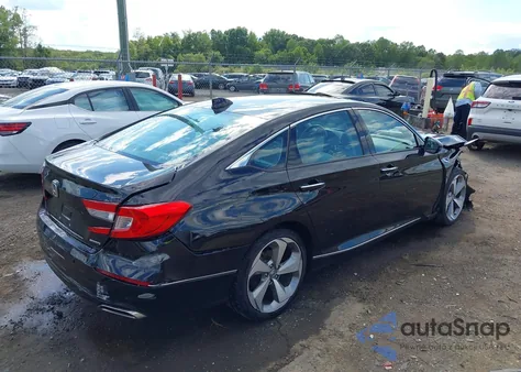 2018 Honda Accord Touring z USA, uszkodzony, nr VIN 1HGCV1F9XJA168283